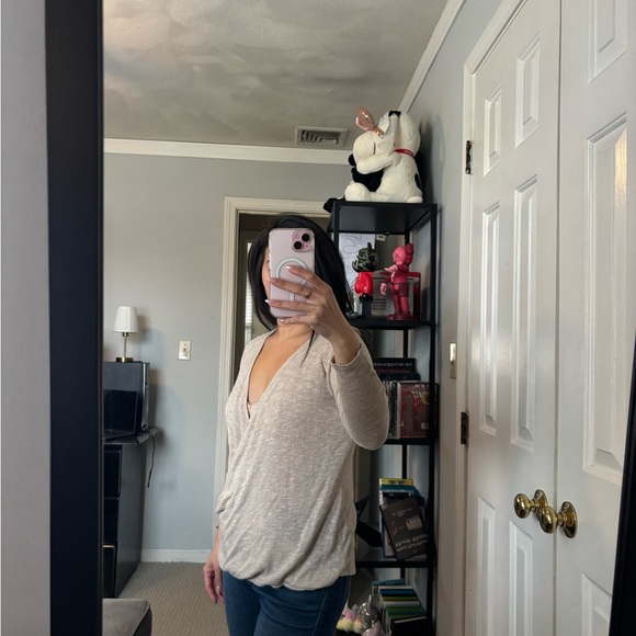 Abercrombie & Fitch Light Beige wrap sweater in XS. - Picture 5 of 8